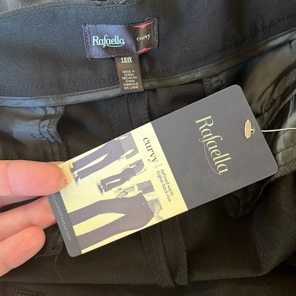 RAFAELLA Size 18W Curvy Bootleg Defined Waist Higher Back Rise Cozy SOFT $65
NEW - Picture 10 of 15